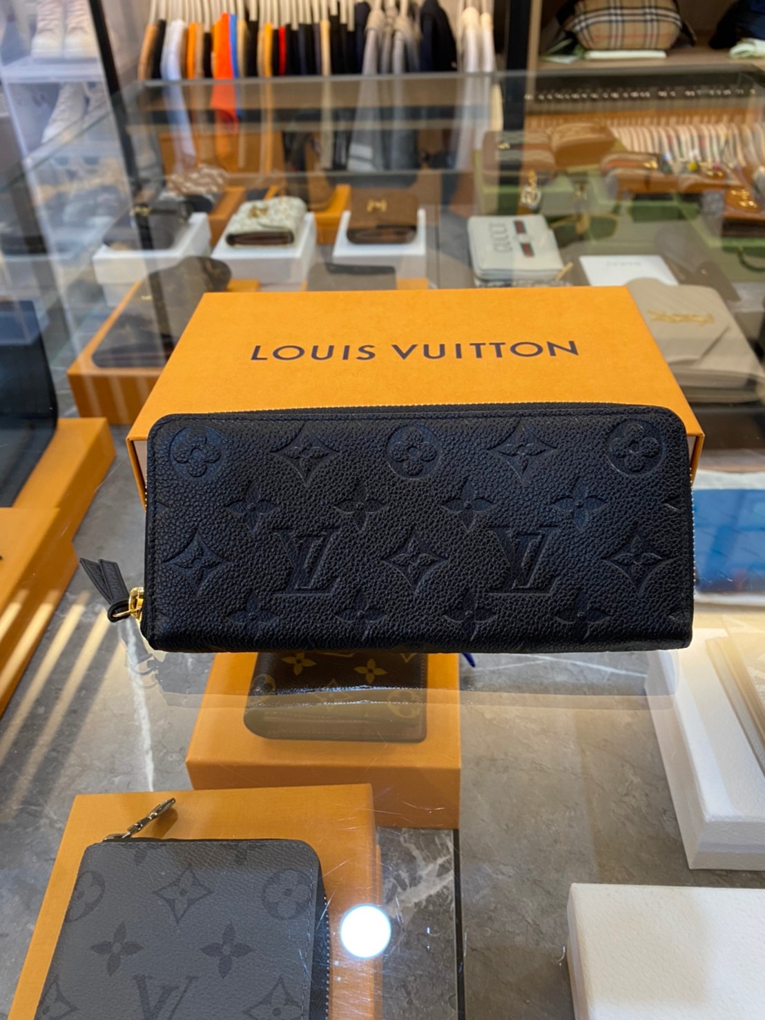 Louis Vuitton LV M60171 黑滿版壓紋長夾- 鹿晉歐美精品代購